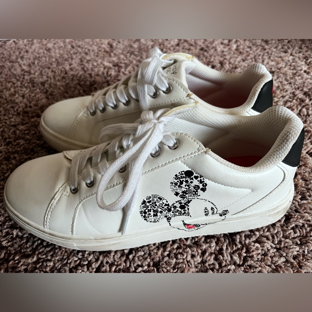 Disney Mickey Mouse theme Women's Court Sneakers size 9